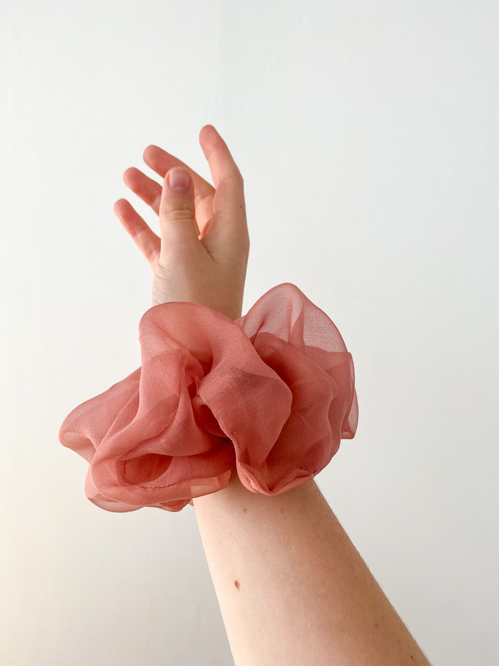 Scrunchie XL in silk chiffon